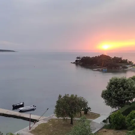 Krstas- Gonar * Supetarska Draga